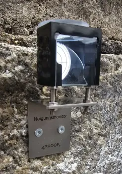 4proof Neigungsmonitor für Neigungsveränderungen (z.B. Gebäuden, Stützmauern, Holzkonstruktionen)- Detail